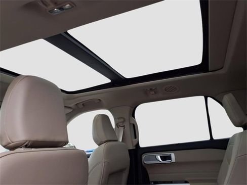 Used 2022 Ford Explorer Limited w/ Equipment Group 301A image 11