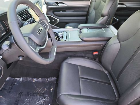 Used 2026 Jeep Grand Wagoneer 4WD image 15