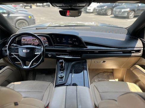 Used 2021 Cadillac Escalade Premium Luxury AWD/4WD image 16