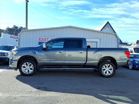 Used 2017 Nissan Titan SL image 2
