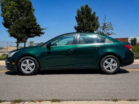 Used 2015 Chevrolet Cruze LT FWD image 2