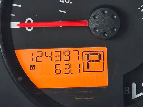 Used 2015 Nissan Frontier SV image 19