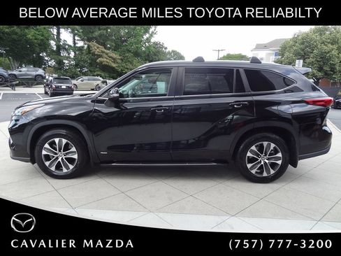 Used 2023 Toyota Highlander XLE AWD/4WD image 7