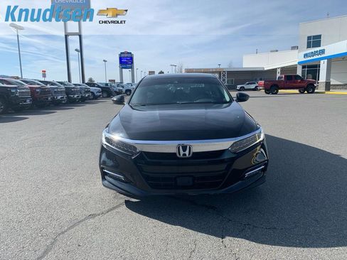 Used 2019 Honda Accord Touring image 2