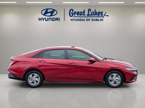 Certified 2024 Hyundai Elantra SE FWD image 6
