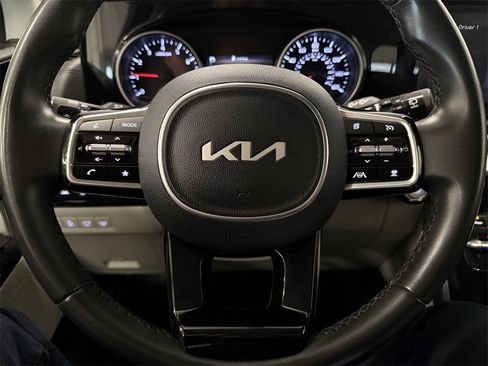 Used 2022 Kia Carnival SX image 16