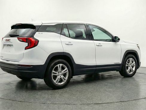 Used 2024 GMC Terrain SLE image 9