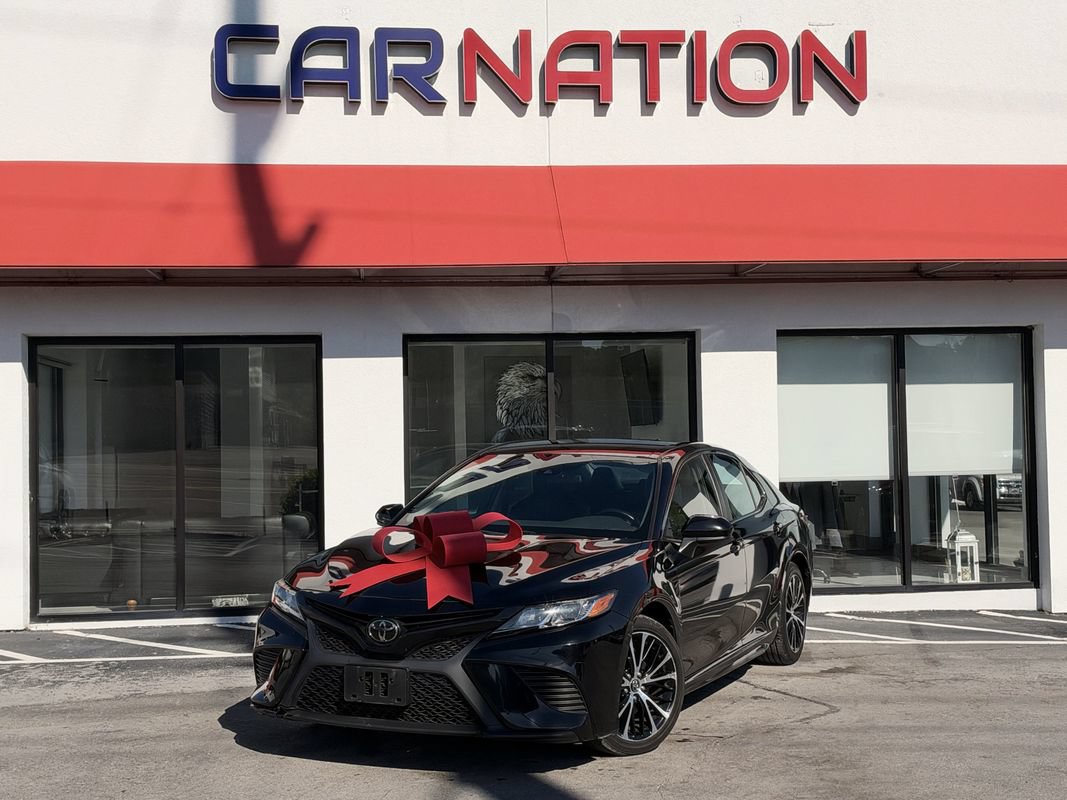 Used 2019 Toyota Camry SE FWD image 2