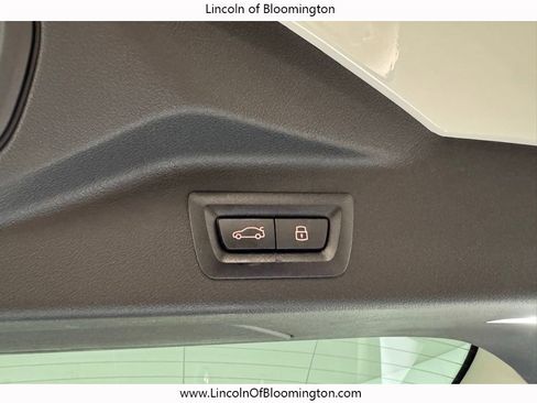 Used 2026 BMW X7 xDrive40i AWD/4WD image 35