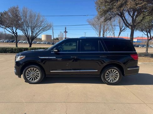 Used 2020 Lincoln Navigator 2WD image 2
