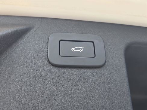 Used 2023 Land Rover Discovery Sport SE AWD/4WD image 8