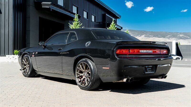 Used 2014 Dodge Challenger SRT8 w/ Harman/Kardon Audio Group RWD image 2
