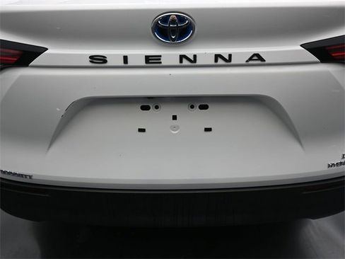 Used 2021 Toyota Sienna LE image 16