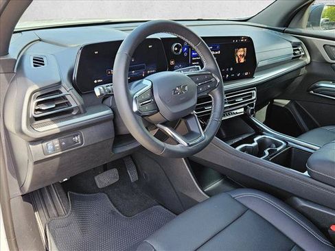 Used 2026 Chevrolet Traverse LT w/ Midnight/Sport Edition FWD image 10