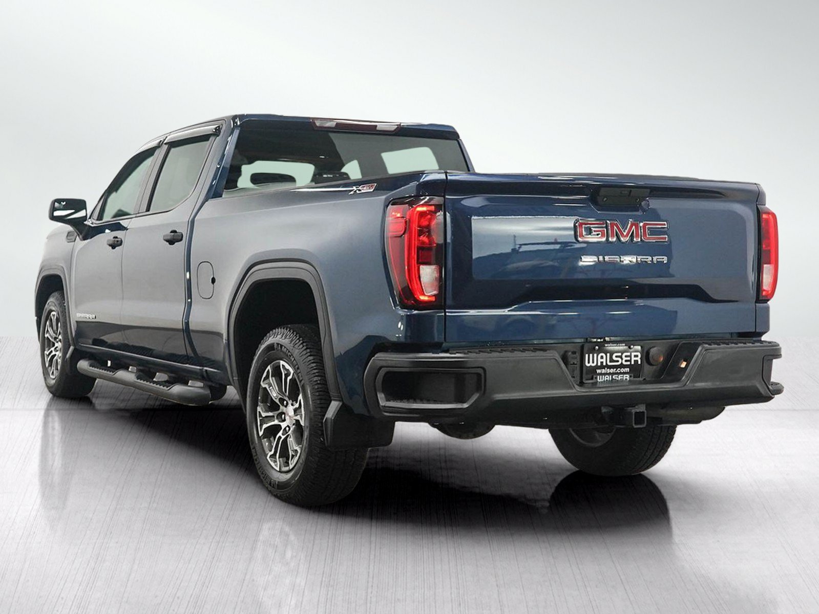 Used 2019 GMC Sierra 1500 4x4 Crew Cab w/ Convenience Package image 3