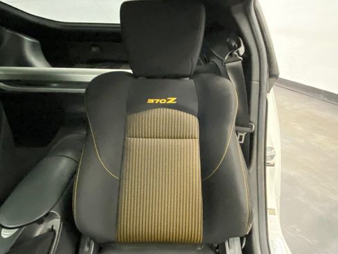 Used 2019 Nissan 370Z Coupe w/ Z34 Heritage Edition - White image 19