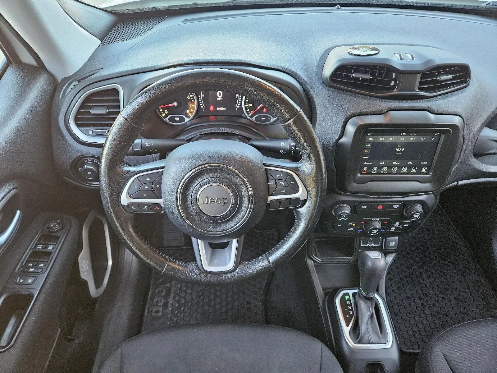 Used 2018 Jeep Renegade Latitude w/ Cold Weather Group FWD image 12