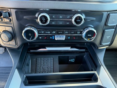 Used 2023 Ford F350 Platinum w/ Tremor Off-Road Package AWD/4WD image 27