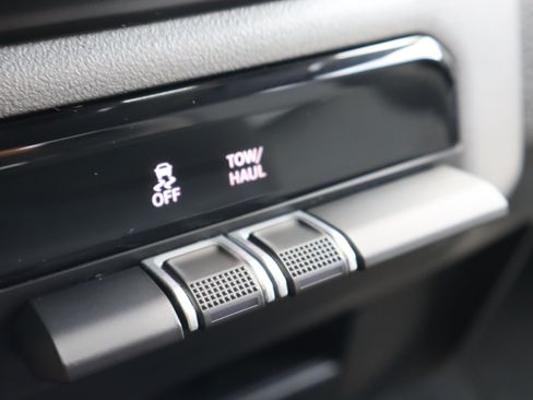 Used 2024 RAM 2500 Big Horn AWD/4WD image 30