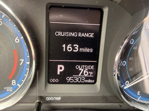 Used 2019 Toyota Corolla LE FWD image 19