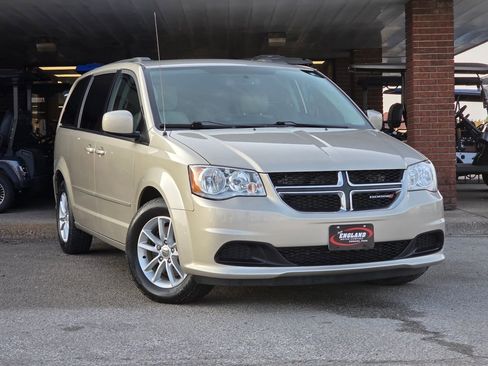 Used 2015 Dodge Grand Caravan SXT w/ UConnect Hands-Free Group image 1