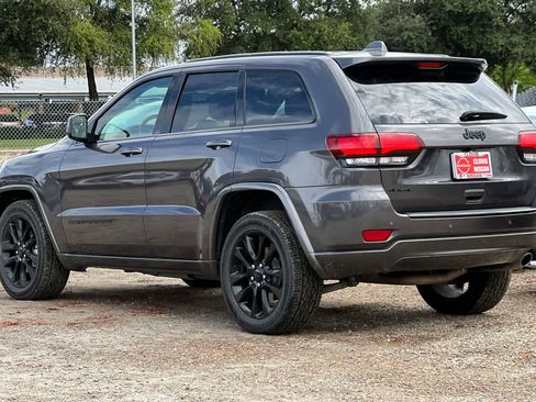 Used 2018 Jeep Grand Cherokee Altitude image 7