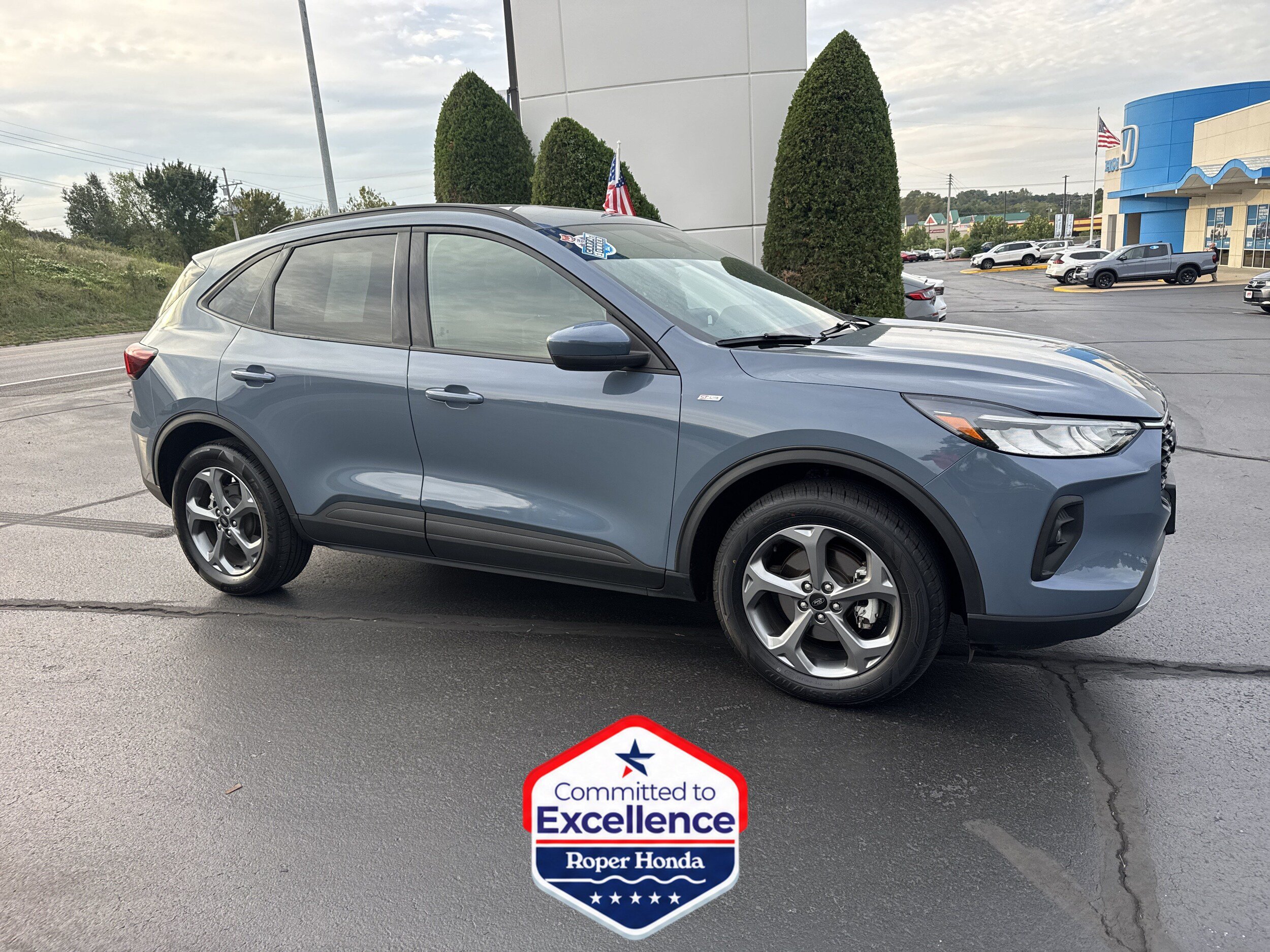 Used 2025 Ford Escape ST-Line Select AWD/4WD image 1