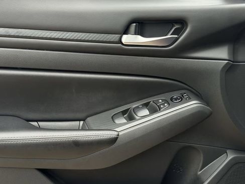 Used 2024 Nissan Altima 2.5 SV FWD image 24