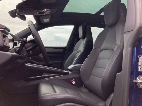 Used 2024 Porsche Macan 4 Electric image 5