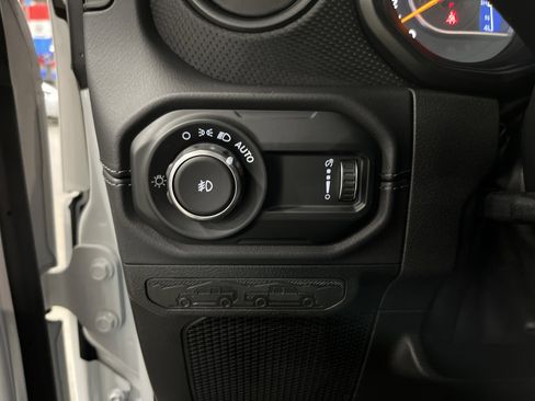 Certified 2025 Jeep Wrangler Unlimited Rubicon AWD/4WD image 25