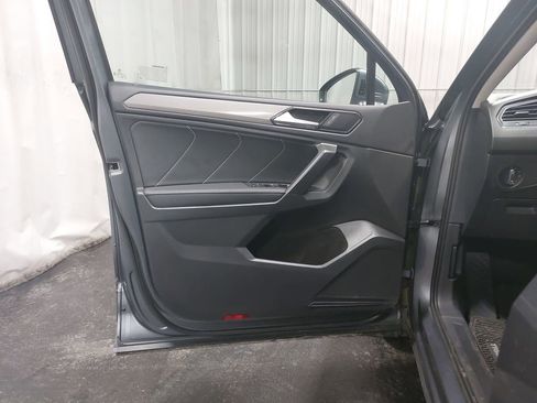 Used 2023 Volkswagen Tiguan SE image 27