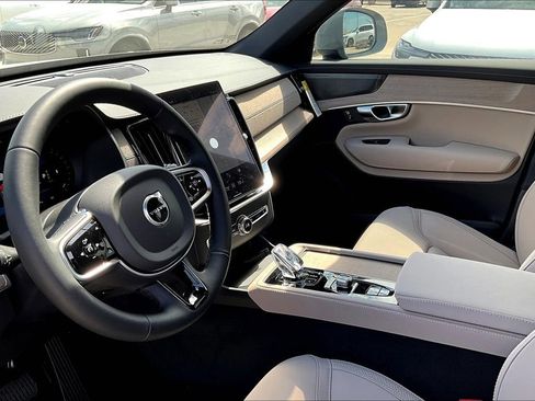 New 2026 Volvo XC90 B6 Plus w/ Protection Package Premier image 20