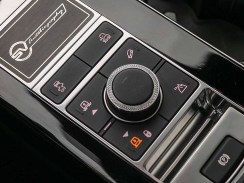 Used 2021 Land Rover Range Rover SV Autobiography Dynamic image 26