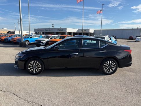 Used 2025 Nissan Altima 2.5 SV image 5