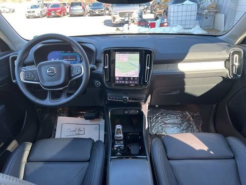Certified 2025 Volvo XC40 B5 Plus image 21