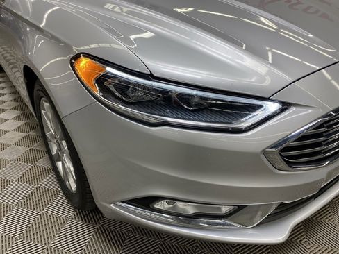 Used 2017 Ford Fusion SE image 3