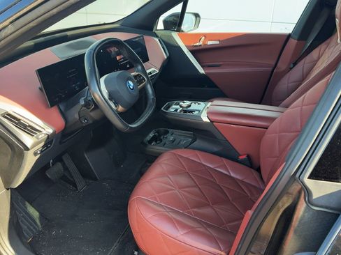 Used 2023 BMW iX xDrive50 w/ Sport Package image 9