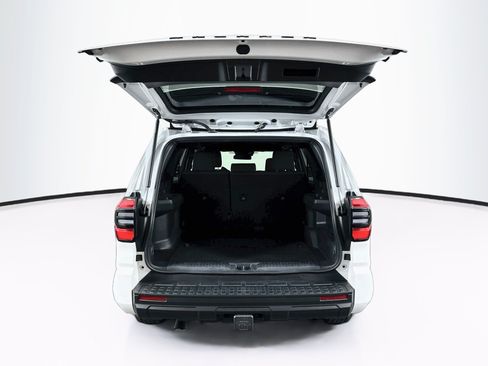 Used 2025 Toyota 4Runner SR5 AWD/4WD image 27