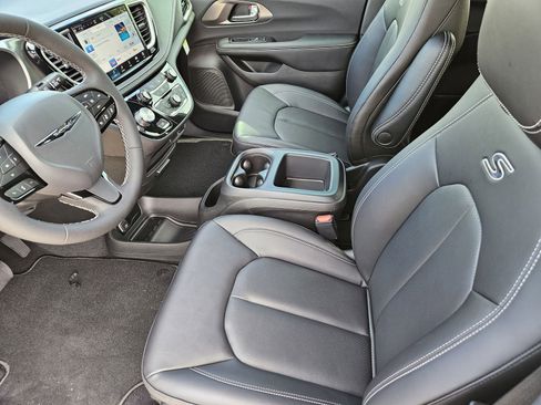 New 2026 Chrysler Pacifica Select image 14