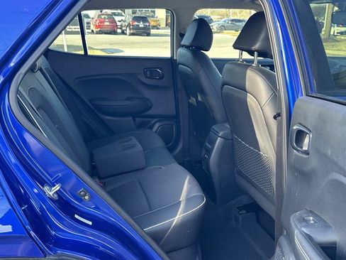 Used 2024 Hyundai Venue Limited image 27