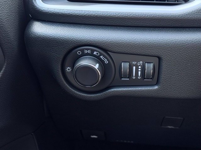 New 2027 Chrysler Pacifica Select FWD image 37