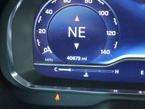 Certified 2024 Chevrolet Suburban LT w/ LT Signature Package image 27