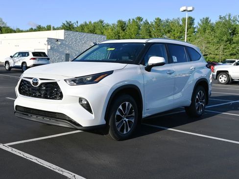 New 2026 Toyota Highlander XLE AWD/4WD image 2