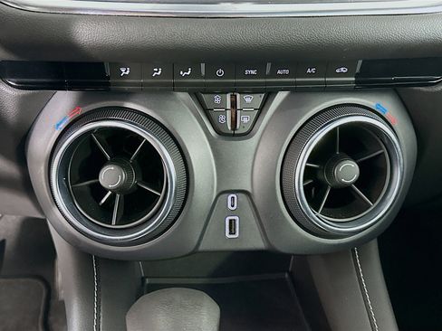 Used 2023 Chevrolet Blazer LT image 22