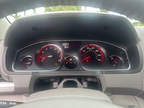 Used 2015 GMC Acadia SLT image 2