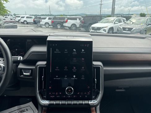 Used 2025 GMC Yukon Denali AWD/4WD image 19