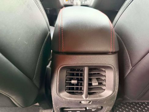 Used 2019 Jeep Cherokee Trailhawk AWD/4WD image 15