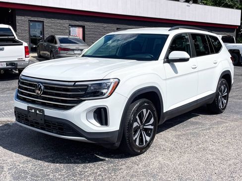Used 2024 Volkswagen Atlas SE FWD image 1