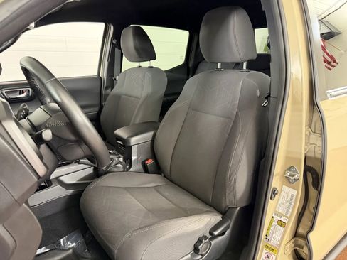 Used 2017 Toyota Tacoma TRD Sport w/ Tow Package (A/T) AWD/4WD image 14