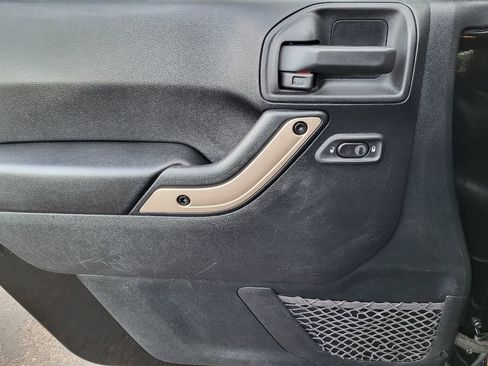 Used 2016 Jeep Wrangler Unlimited Sahara image 14